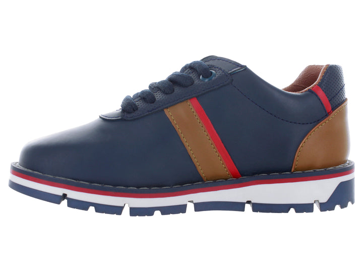 Tenis para niño color azul marino con detalles en café y rojo y suela blanca.