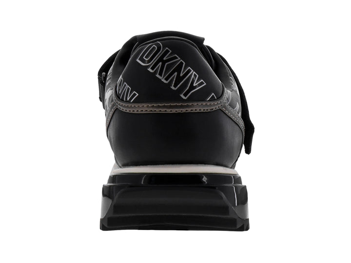 Tenis deportivos DKNY color negro y blanco con correa ajustable y suela blanca.