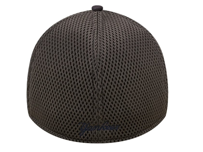 Gorra de béisbol New Era color navy con logo de New York Yankees en blanco y parte trasera de malla.