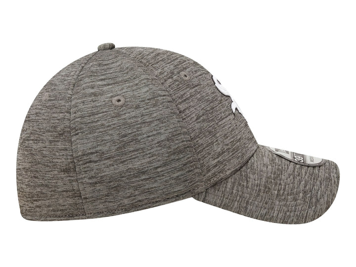 Gorra de béisbol New Era color gris jaspeado con logotipo bordado en blanco al frente.
