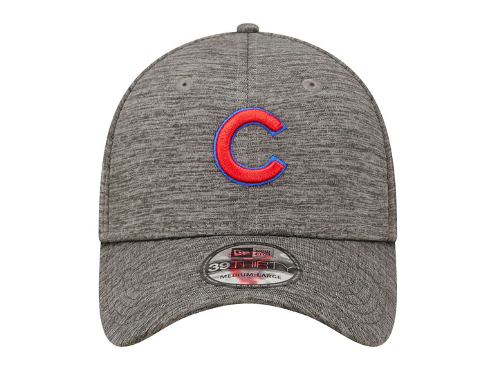 Gorra de béisbol New Era color gris jaspeado con la letra C bordada en rojo y azul en el frente.