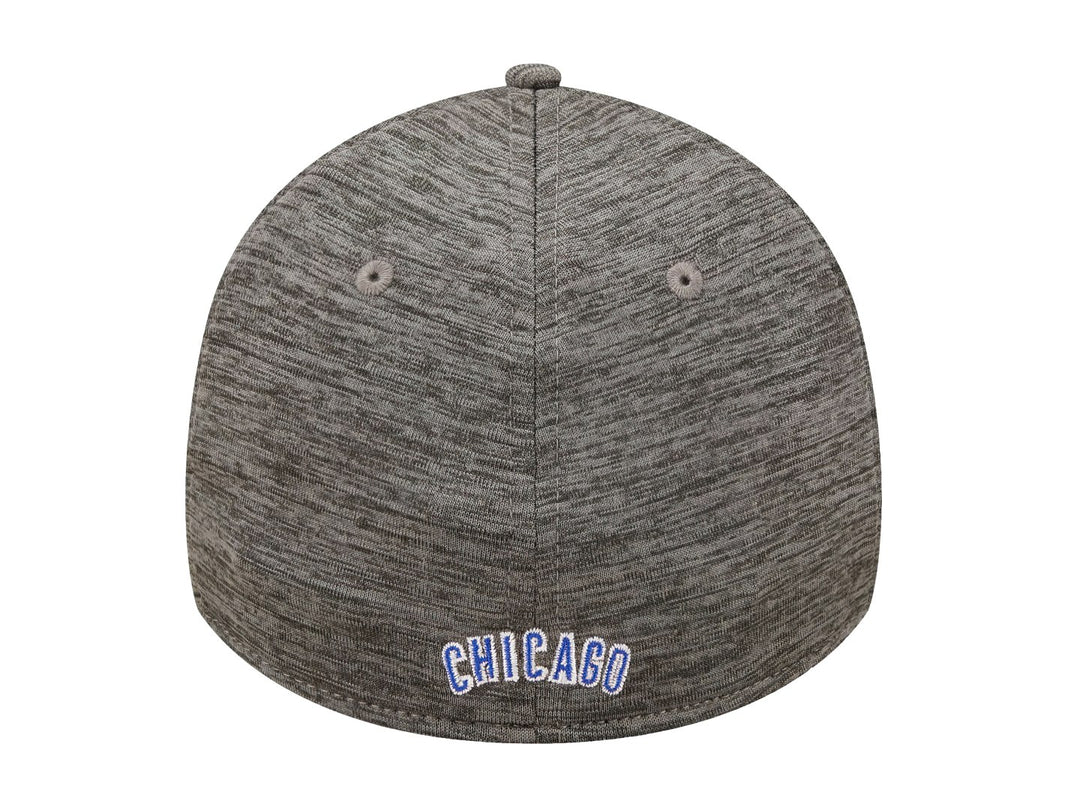 Gorra de béisbol New Era color gris jaspeado con la letra C bordada en rojo y azul en el frente.