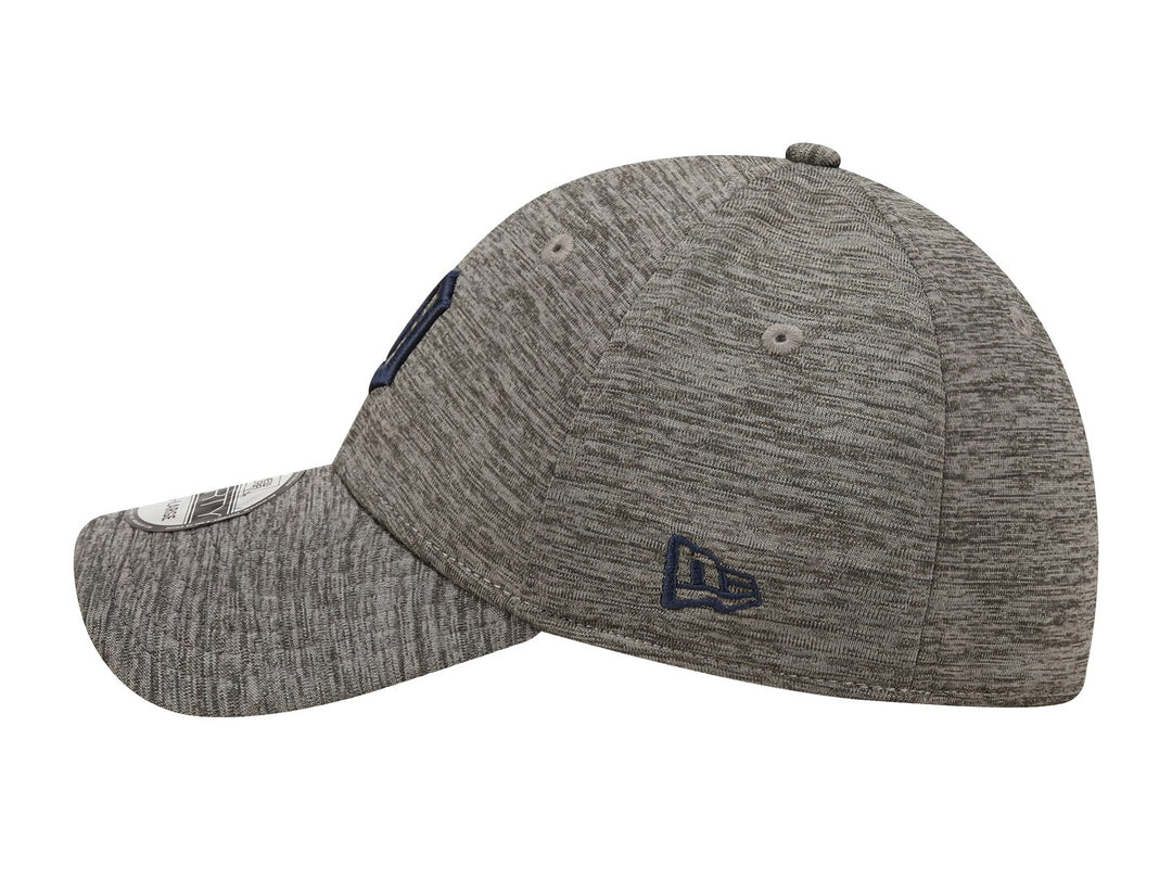 Gorra de béisbol New Era color gris jaspeado con logo bordado en azul marino al frente.