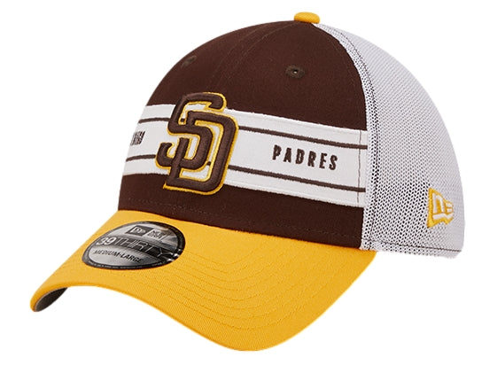 Gorra New Era de los San Diego Padres en color marrón oscuro, visera amarilla y panel trasero de malla blanca.
