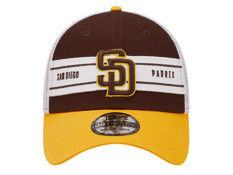 Gorra New Era de los San Diego Padres en color marrón oscuro, visera amarilla y panel trasero de malla blanca.