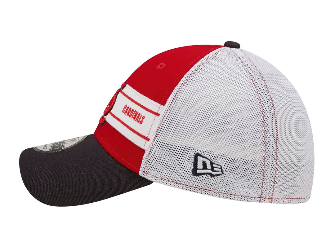 Gorra de béisbol New Era roja con visera negra y franja blanca central con el logo de St. Louis Cardinals.
