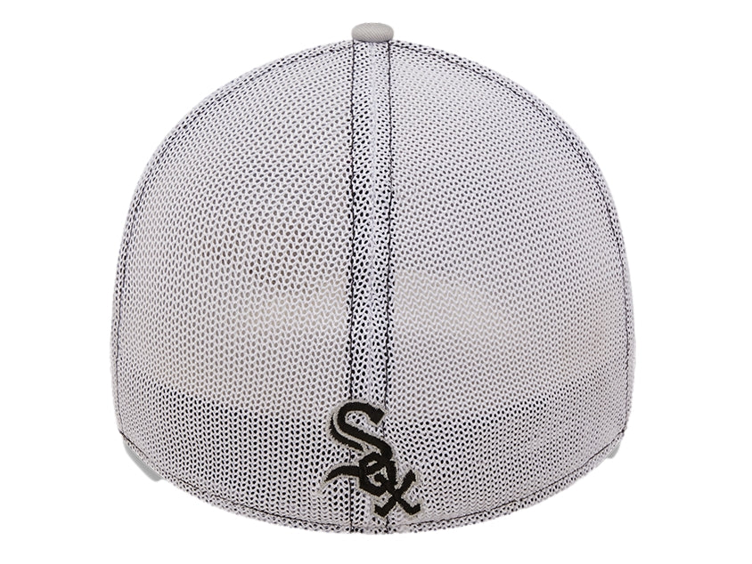 Gorra New Era de los Chicago White Sox en colores negro y gris con banda blanca frontal y malla trasera.