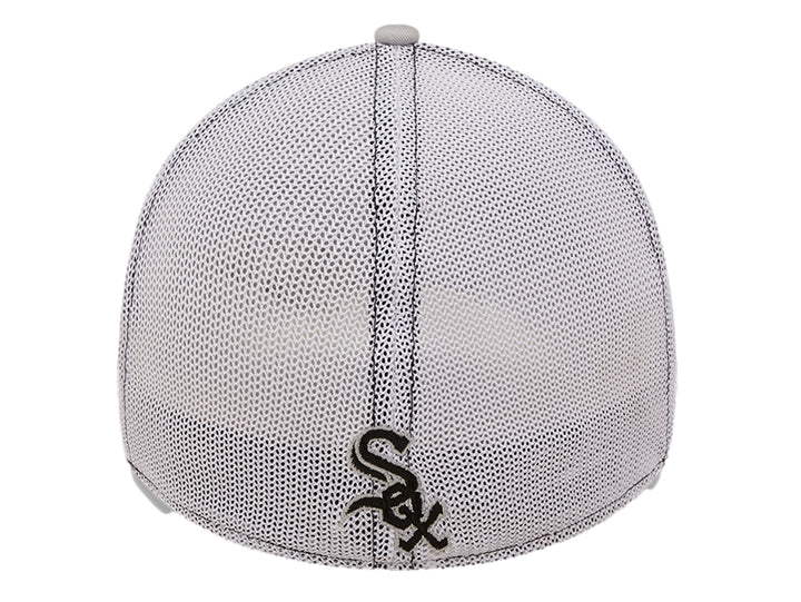 Gorra New Era de los Chicago White Sox en colores negro y gris con banda blanca frontal y malla trasera.