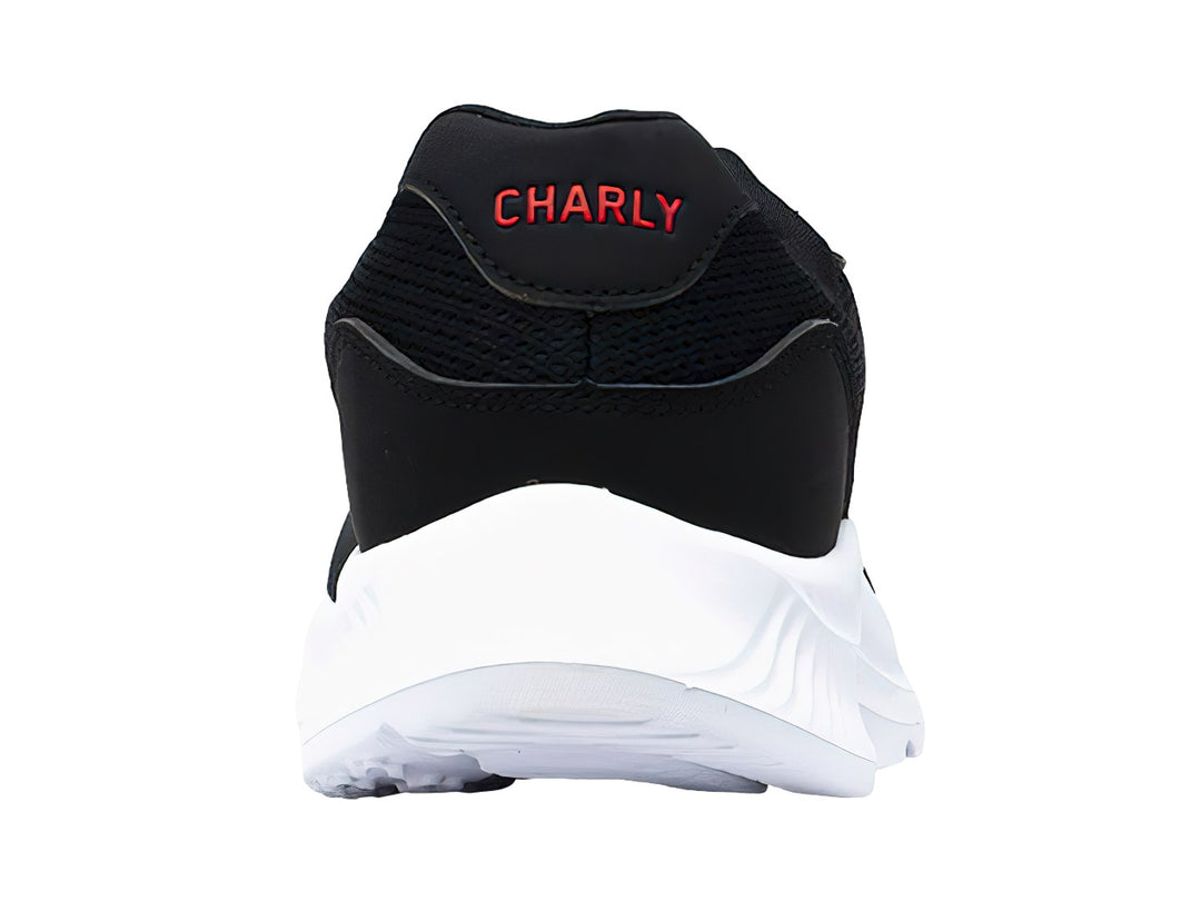 Tenis deportivos Charly color negro con suela blanca y logotipo rojo lateral.