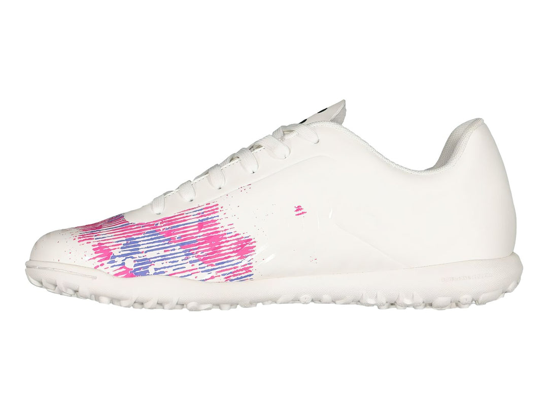 Tenis de fútbol Charly blancos con diseño gráfico en tonos rosa y azul en la parte frontal.