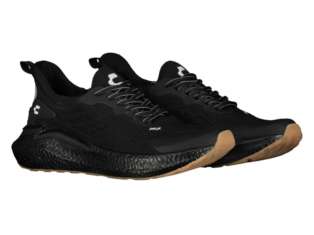 Tenis deportivos Charly color negro con suela de goma color café.
