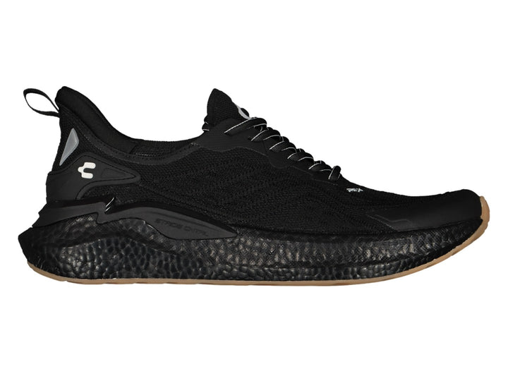 Tenis deportivos Charly color negro con suela de goma color café.