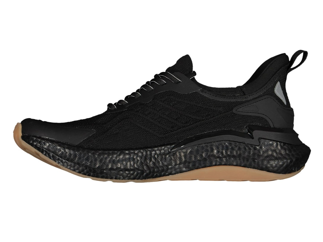 Tenis deportivos Charly color negro con suela de goma color café.