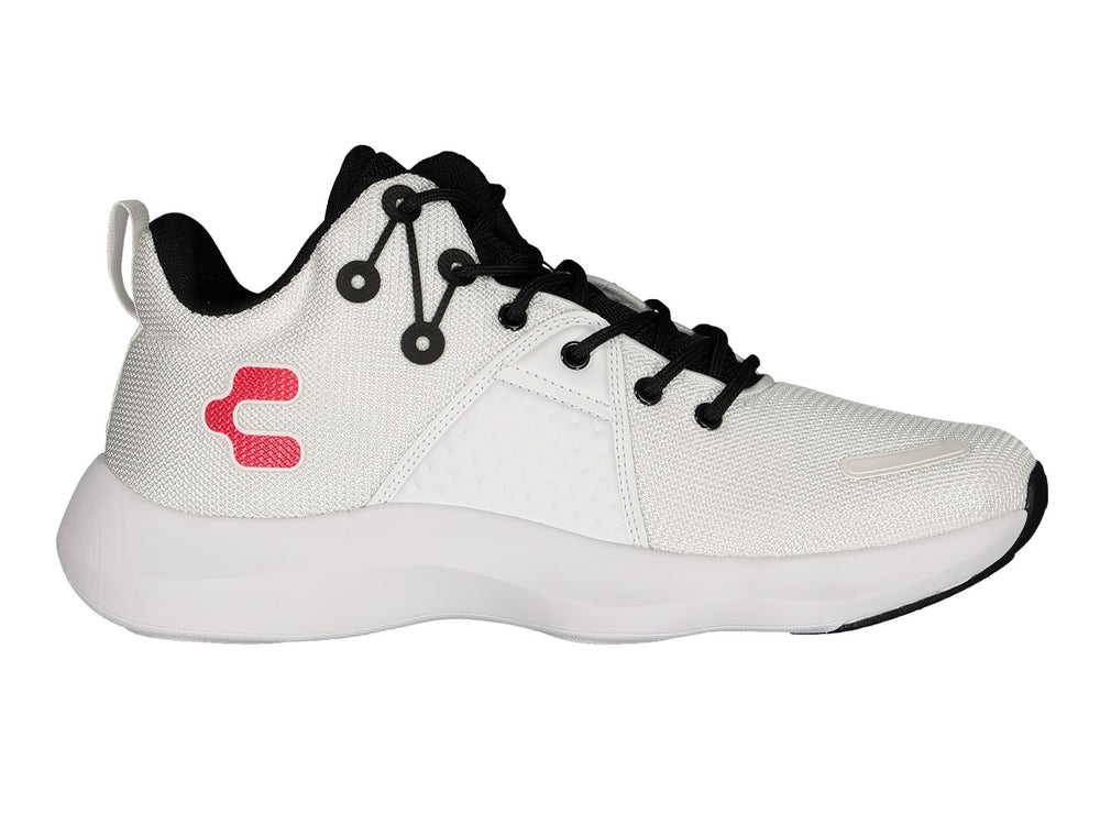 Tenis de baloncesto Charly color blanco con detalles en negro y logotipo rojo.
