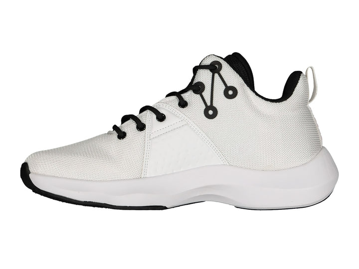 Tenis de baloncesto Charly color blanco con detalles en negro y logotipo rojo.