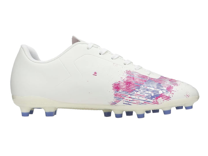 Zapatos de fútbol Charly color blanco con diseño gráfico en rosa y morado y tacos en la suela.