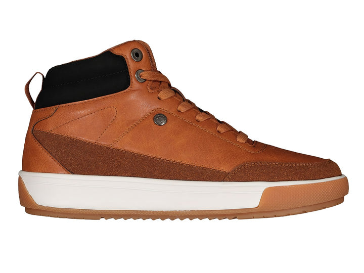 Par de tenis botín Charly en color camel con suela blanca y detalles negros en el tobillo.