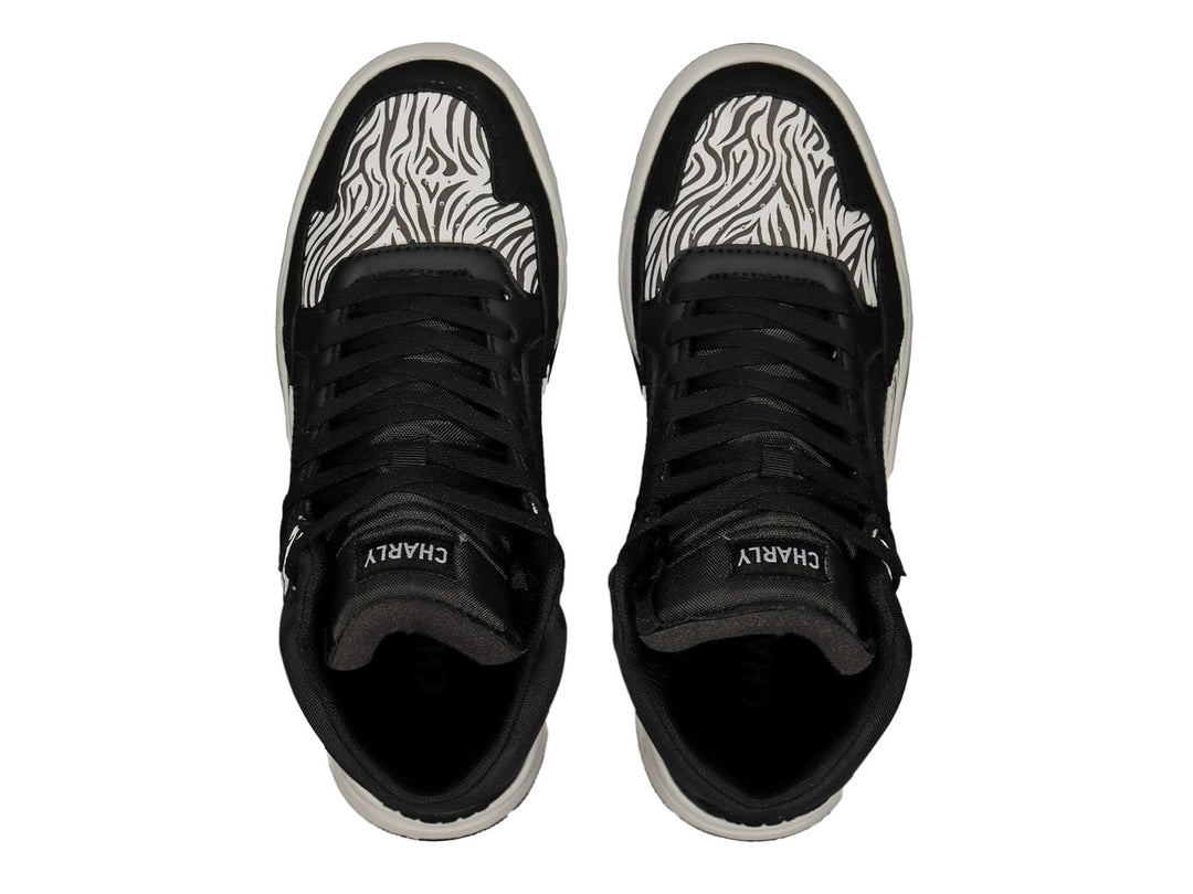 Tenis deportivos Charly de bota alta color negro con estampado de cebra blanco y suela blanca.