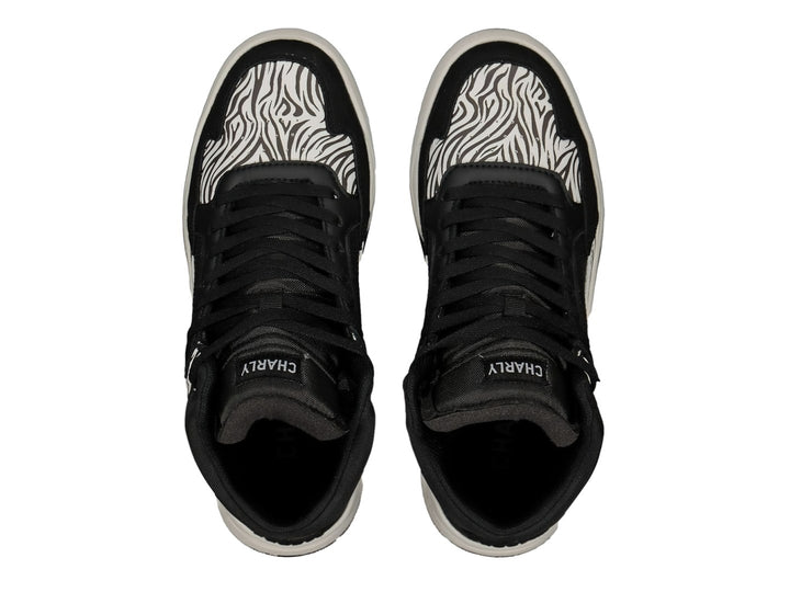 Tenis deportivos Charly de bota alta color negro con estampado de cebra blanco y suela blanca.