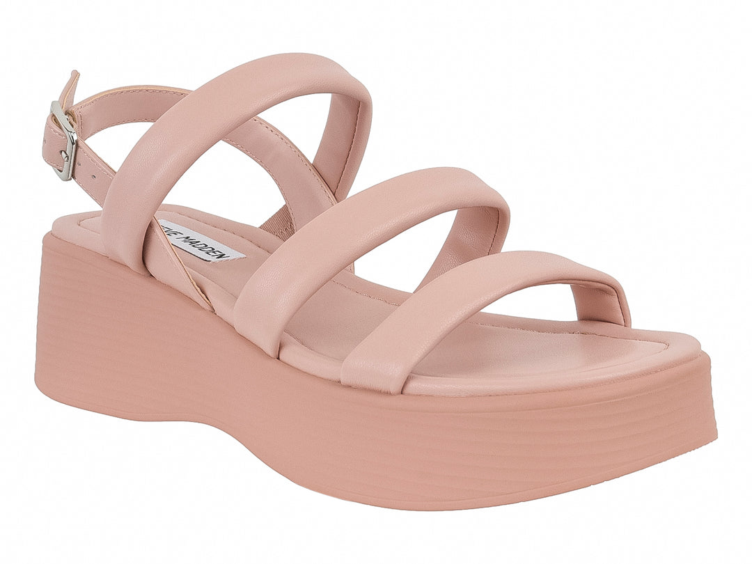 Sandalia Steve Madden color blush con plataforma alta y tiras frontales ajustables con hebilla.