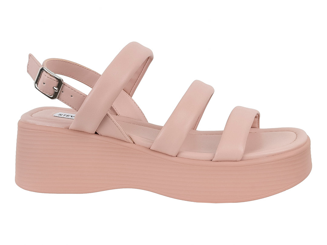 Sandalia Steve Madden color blush con plataforma alta y tiras frontales ajustables con hebilla.