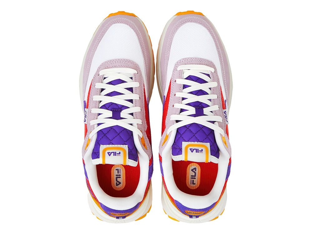 Tenis FILA multicolor en blanco, lila, rojo y naranja con suela blanca y base naranja.