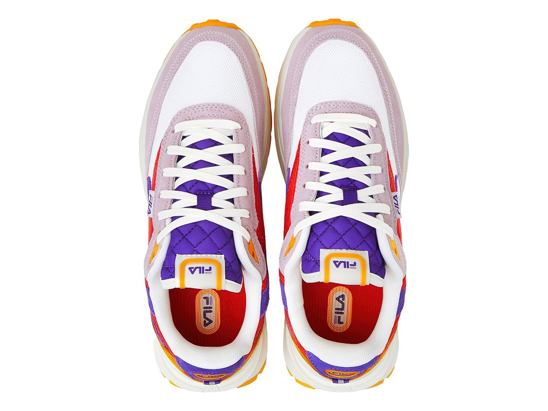 Tenis FILA multicolor en blanco, lila, rojo y naranja con suela blanca y base naranja.