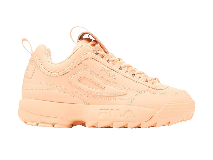Tenis FILA Disruptor II Premium en color durazno con suela gruesa y cordones.