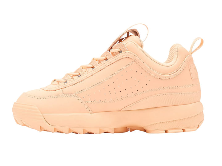 Tenis FILA Disruptor II Premium en color durazno con suela gruesa y cordones.