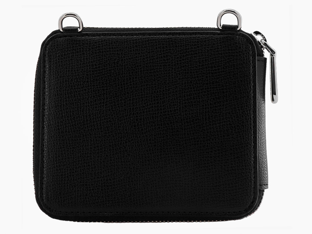 Bolso pequeño negro de Karl Lagerfeld con diseño frontal de cara de gato con lentes beige y nariz de corazón rojo.