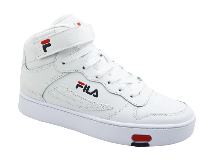 Tenis FILA blancos de corte medio con detalles en rojo y azul marino y correa de velcro en el tobillo.