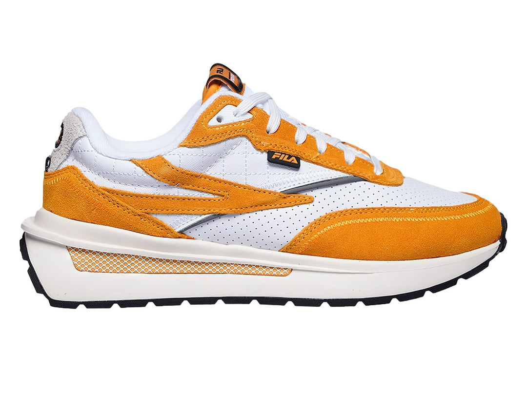 Tenis FILA modelo 1RM en colores amarillo azafrán y blanco con suela blanca y detalles deportivos.