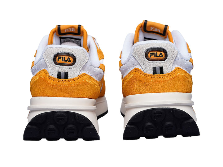Tenis FILA modelo 1RM en colores amarillo azafrán y blanco con suela blanca y detalles deportivos.
