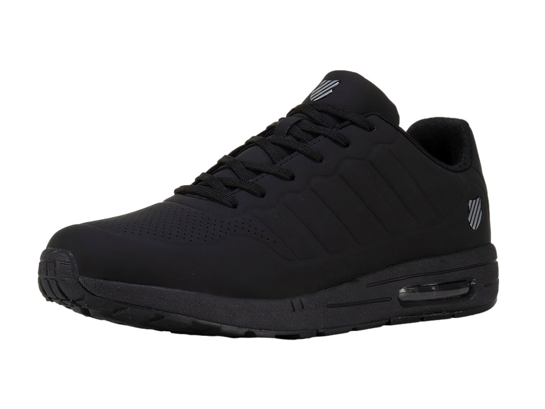 Tenis K-Swiss color negro monocromático con suela amortiguada y diseño deportivo.