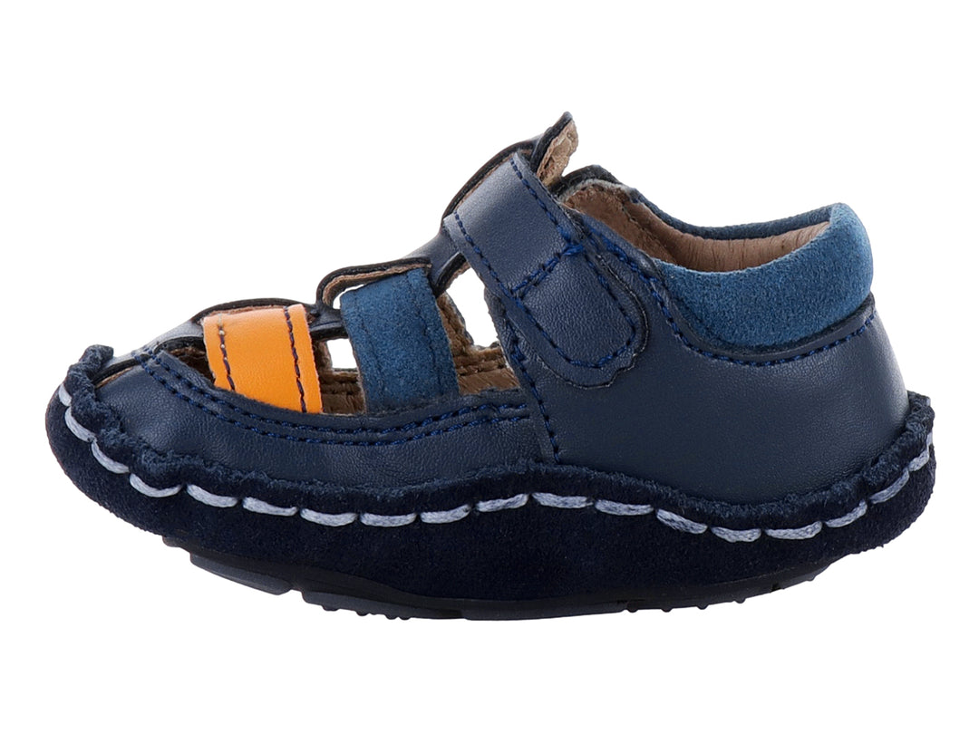 Sandalia para bebé de color azul marino con detalles en naranja y azul claro.