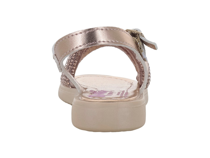 Sandalia para Niña en color oro rosado metálico con correa frontal decorada con brillantes y cierre de hebilla.