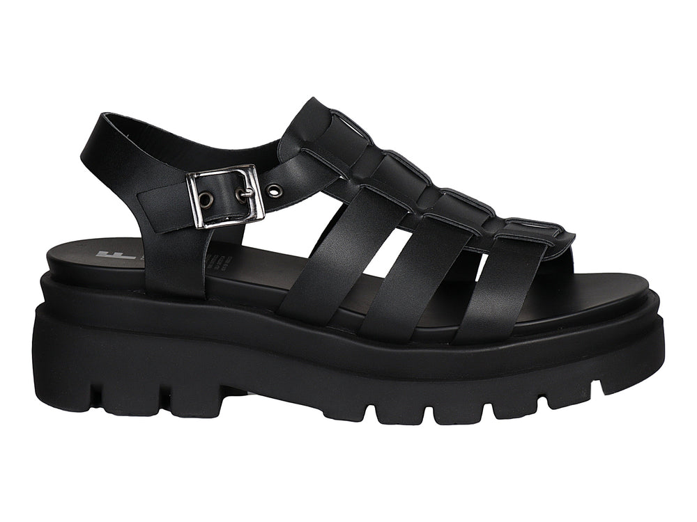 Sandalia negra de plataforma con correas entrelazadas y suela track gruesa para mujer.
