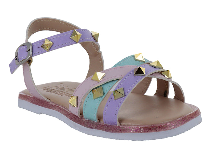 Sandalia infantil multicolor con correas cruzadas adornadas con tachuelas doradas y cierre de hebilla.
