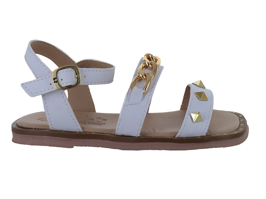 Sandalia blanca para niña con detalles de cadena y estoperoles dorados y suela color café.