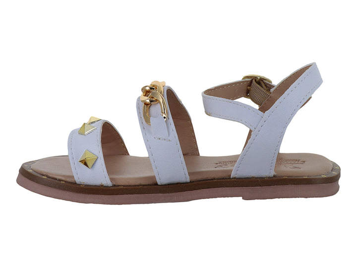 Sandalia blanca para niña con detalles de cadena y estoperoles dorados y suela color café.