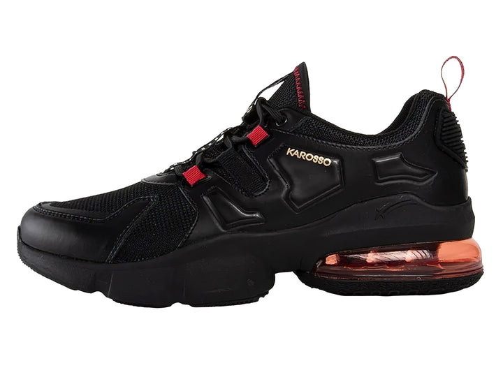 Tenis de baloncesto KAROSSO color negro con detalles en rojo y cámara de aire visible en el talón.