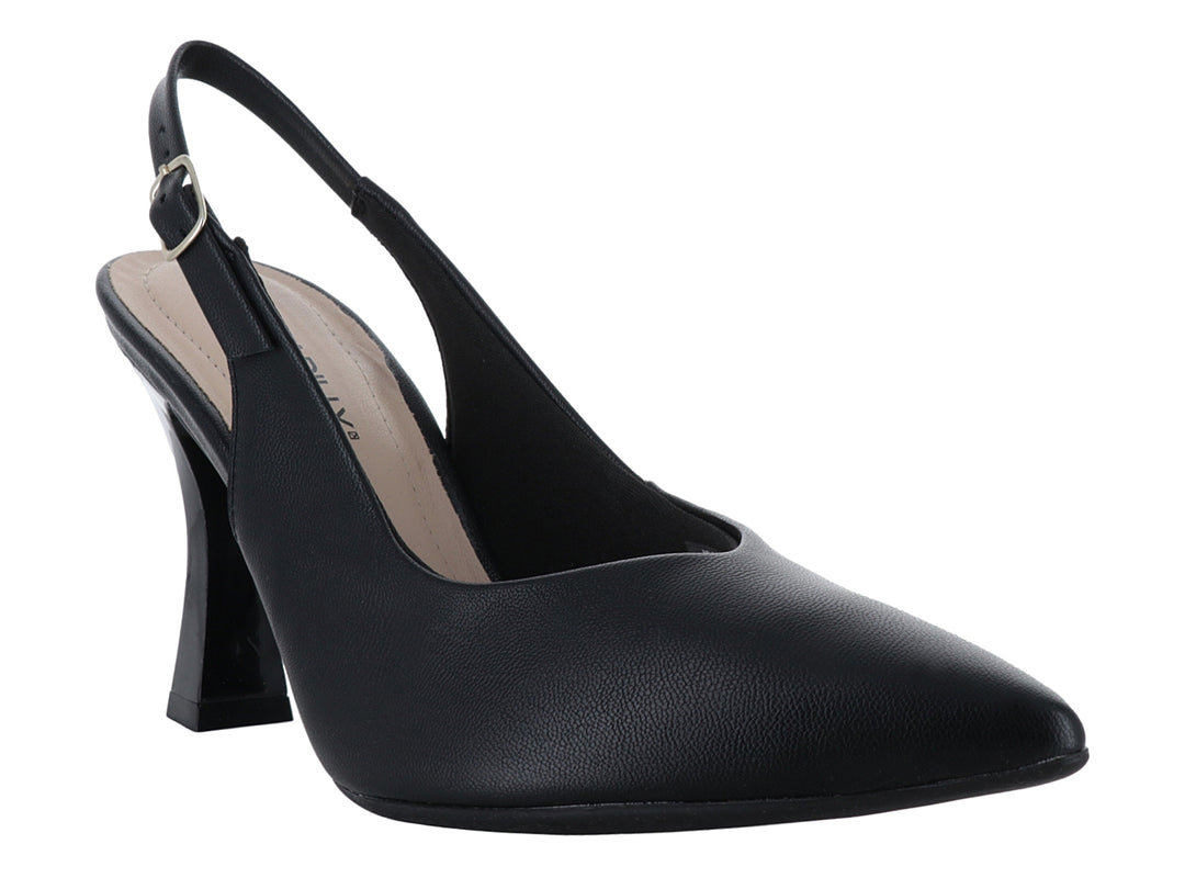 Zapato de tacón grueso color negro para mujer con correa trasera y punta cerrada.