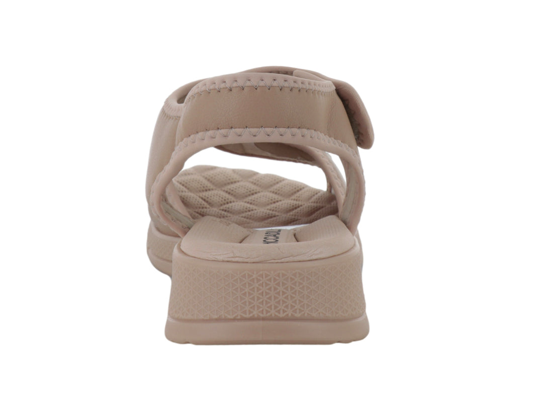 Sandalia Piccadilly color rose con correas de velcro ajustables y suela ergonómica.