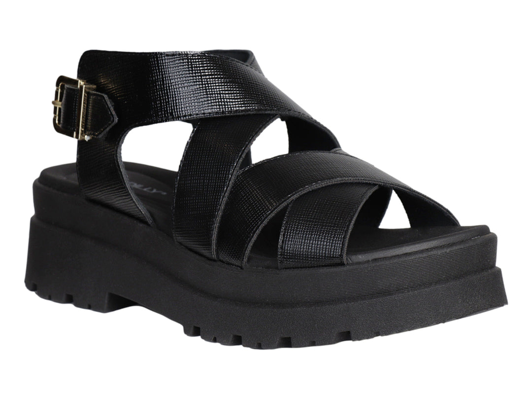 Sandalia de plataforma color negro con correas cruzadas y hebilla dorada.
