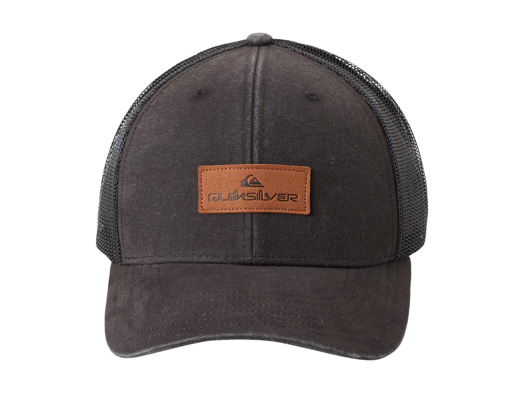 Gorra Quiksilver modelo Hatch Trucker en color marrón con malla trasera y parche frontal de la marca.
