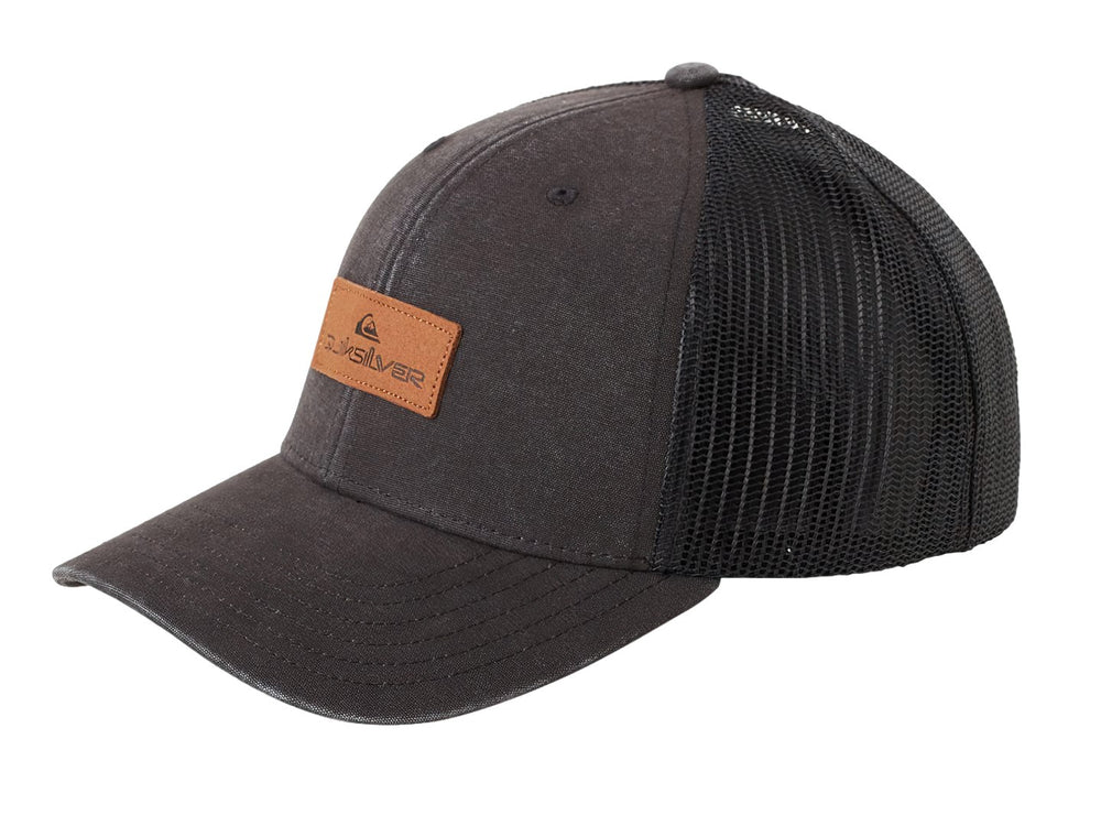 Gorra Quiksilver modelo Hatch Trucker en color marrón con malla trasera y parche frontal de la marca.
