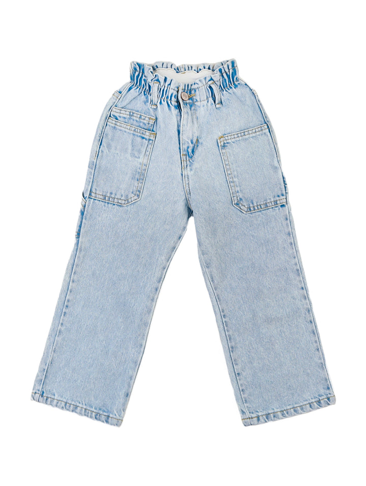 Pantalones jeans cargo wide leg en color azul claro con cintura elástica.