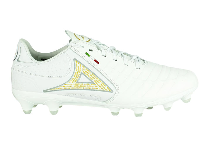 Calzado de fútbol Pirma color blanco con detalles dorados y suela de tacos para pasto.