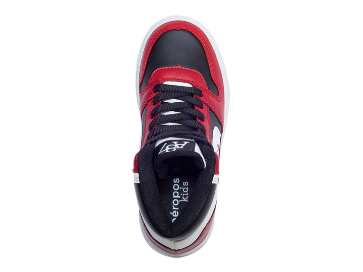 Tenis deportivos de bota alta para niño en colores rojo, blanco y negro con suela blanca gruesa.