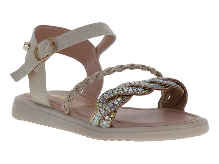 Sandalia plana para niña en color oro con tiras trenzadas y detalles de pedrería brillante.